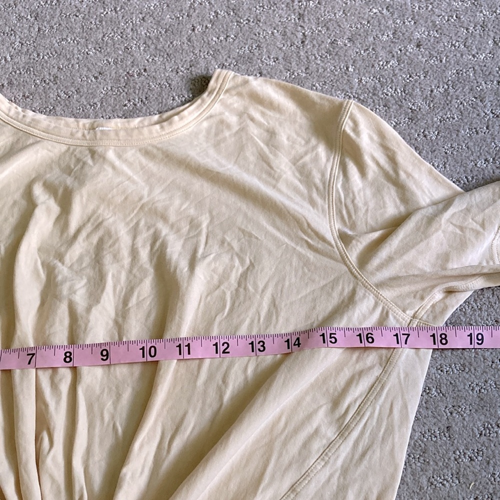 LULULEMON cream twist tee, Sz 6. - Picture 5 of 5